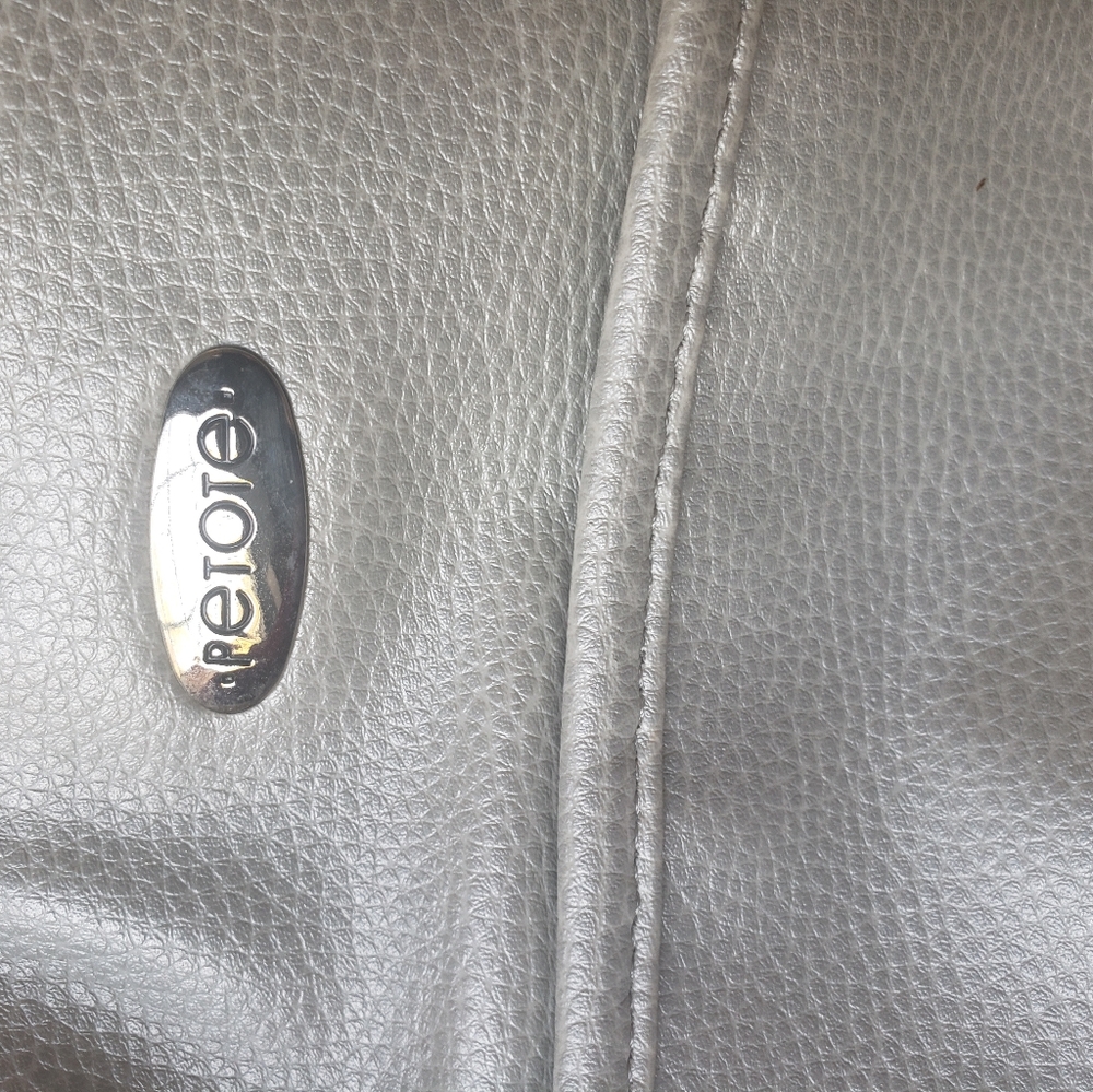 **SOLD** Petote Metro Classic pet carrier **Hostess pick!!** - Picture 9 of 12